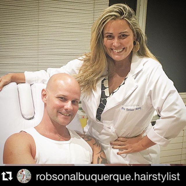 Apesar do cansaço e da hora, foi uma delícia fechar o dia cuidando da beleza de quem cuida da minha também.. ? @tophairipanema #Repost @robsonalbuquerque.hairstylist with @repostapp.・・・Consegui fugir do trabalho para vir na maravilhosa @tathiantony da @renewmed cuidar da pele e claaaro ... ficar uns 10 aninhos mais novo, rs