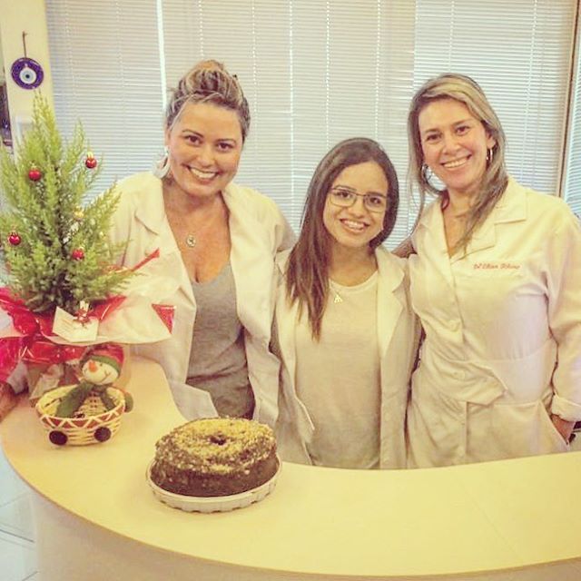 A gente trabalha mas também comemora!! Toda felicidade @duarte_joice ! Obrigada pela dedicação e carinho! #hojetevebolo #happybday #renewmed