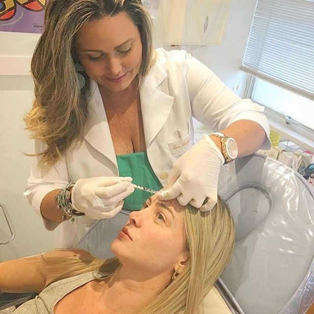 Roubei sua foto @lucianaheringerjourdan O louríssimo by @robsonalbuquerque.hairstylist ficou mara! #dosalãoparaoconsultório #primeiroocabelodepoisobotox #maspodeserocontrário #juntasnosalãoenobotox #tophairipanema #renewmed