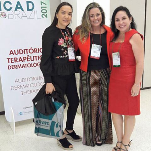 Além de ver umas novidades, encontrar os amigos não tem preço! W/ @girlanibarros @seomaracatalano #icad2017 #cirurgia #dermatologia #ginecologia #novidades #renewmed