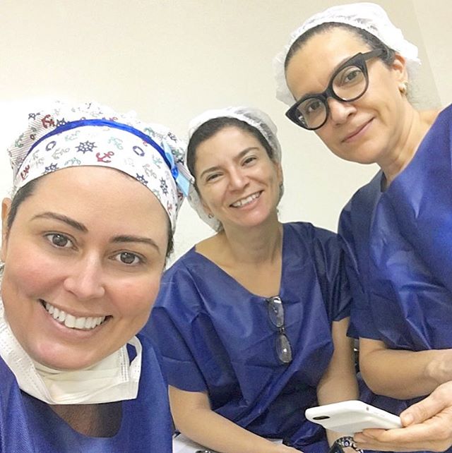 Feriadão? Oi? Nosso descanso é no #centrocirurgico#workhardplayhard #renewmed #surgeryday #comasmeninas #amomuitotudoisso