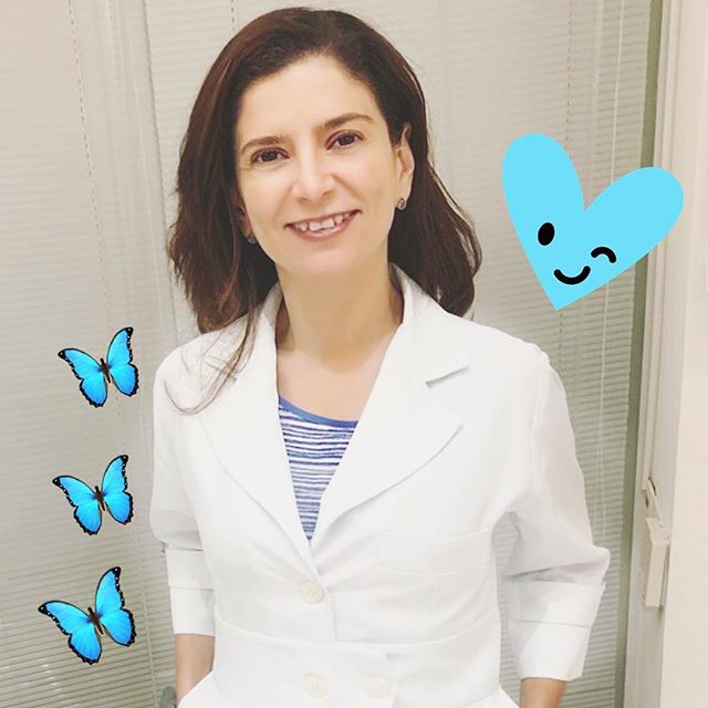 Ainda no clima azul de 2 de abril por aqui, aproveito para falar da Dra. Adriana Faria, nossa #ortomolecular . Além de cuidar da saúde adulta, ela é especialista em #autismo em todas as idades.Há mais de dez anos envolvida na causa e participando dos maiores eventos mundiais na área.Saúde física e mental com #suplementação formação em MEDMAPS (Academia americana de Pediatria de necessidades especiais) #medmaps #autism #autismobrasil #diadaconscientizaçãodoautismo #medicinaintegrativa #autismawareness