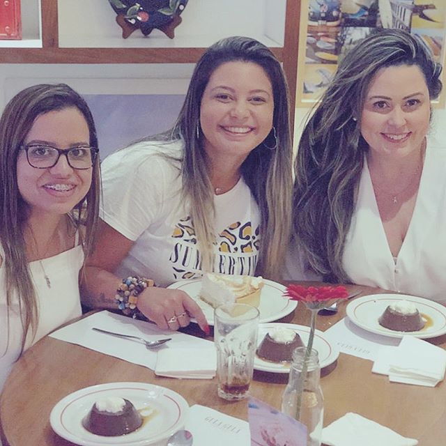 Eu tenho as melhores comigo!! Obrigada @duarte_joice @nanalinda01 @dra.lilian__ribeiro Vamos longe! ️