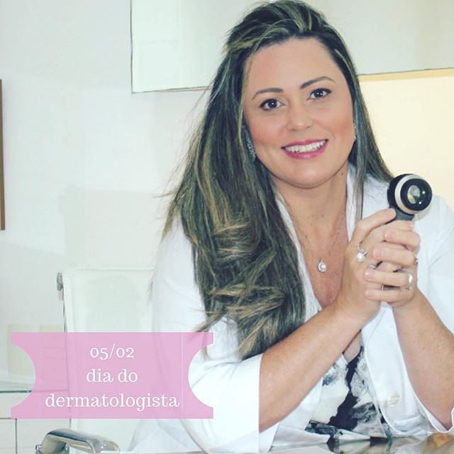 Foi uma paixão que aconteceu devagarinho e me arrebatou. Tantos anos de longas cirurgias e incontáveis horas no centro cirúrgico , e dores nas costas, e longe de casa...Mas os procedimentos e vida de consultório, sempre andaram ali, em paralelo, cada dia ganhando mais espaço e definindo esse novo caminho a ser percorrido. Voltar à clínica, horas e horas de estudos novamente, hospital escola, mais de 15 anos depois. E eu fui...Só tenho a dizer que estou muito feliz com a dermatologia e com todos os presentes que ela me trouxe!