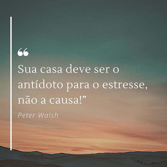 Em tempos de quarentena, faz todo o sentido! Como você anda cuidando da sua casa literal, e da sua “casa” interior? Nosso corpo também é a “casa” do nosso espírito!Assim como é bom e nos dá paz vermos a casa limpa e arrumada, precisamos cuidar do nosso corpo físico e mental. Tenho recebido mensagens de pessoas com dificuldades de enfrentar esse período tão difícil, e ainda temos um bom tempo pela frente. Amanhã tentarei falar mais sobre o assunto e formas de ajudar a combater a ansiedade e o estresse do confinamento.Também indico que quem esteja tendo dificuldades procure ajuda voluntária assim como a da querida @ninaeggen que é psicóloga e está atendendo a quem precise nesse período.