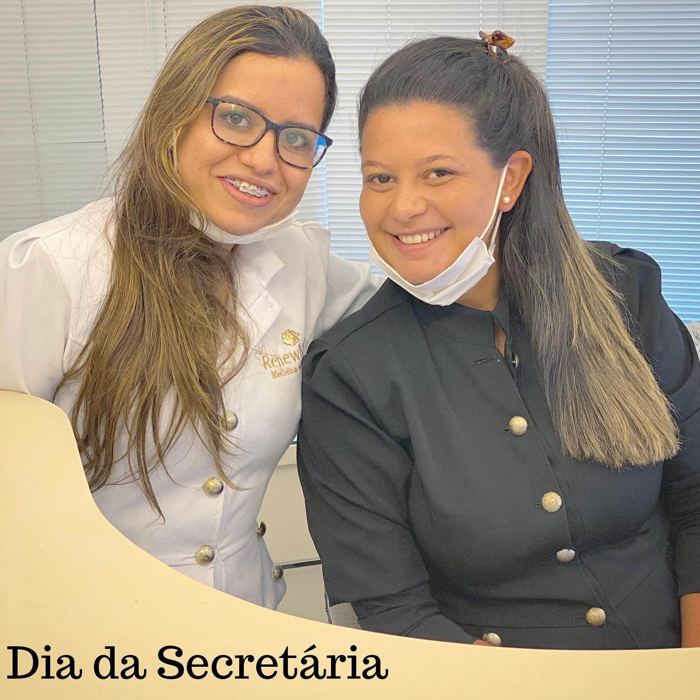 A gente não vive sem elas! Vão mudando os postos, crescendo conosco, e alegrando nossos dias!Tenho as melhores comigo. Secretária, assistente, amigas e parceiras.