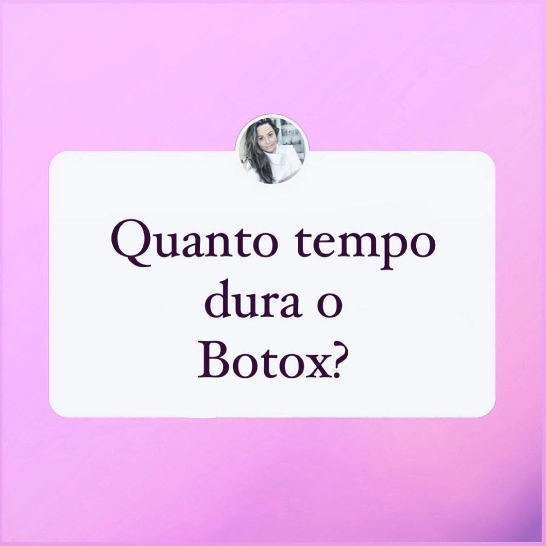 Pela bula pode se dizer que o Botox dura de três a seis meses, mas são vários os fatores que contribuem para sua durabilidade ser maior ou menor.A dose aplicada, a força de cada musculatura, condições de cada organismo são alguns desses fatores.Nós chamamos tudo de botox, mas existem marcas diferentes de toxinas, e algumas tem suas particularidades em relação a aplicação. Podem também fazer diferença para algumas pessoas.Doses muito altas podem até durar mais, mas geralmente tiram muito a expressão, deixando até mesmo o semblante mais pesado. Doses que conseguem tirar as rugas, porém que mantém os movimentos de sobrancelhas, deixam o aspecto muito mais natural, mas podem durar um pouco menos.Ou seja, teremos pessoas que farão botox três vezes por ano, e pessoas que farão duas vezes por ano.É sempre importante estar atento a todos esses detalhes para que possamos ajustar sempre condições ideais para você!Complementando: Uso de anti-inflamatórios não altera a ação da toxina após sua ação. Mas evitamos fazer uso nas primeiras 48 horas.  Em pessoas que realizam atividade física intensa podemos observar uma redução na durabilidade.