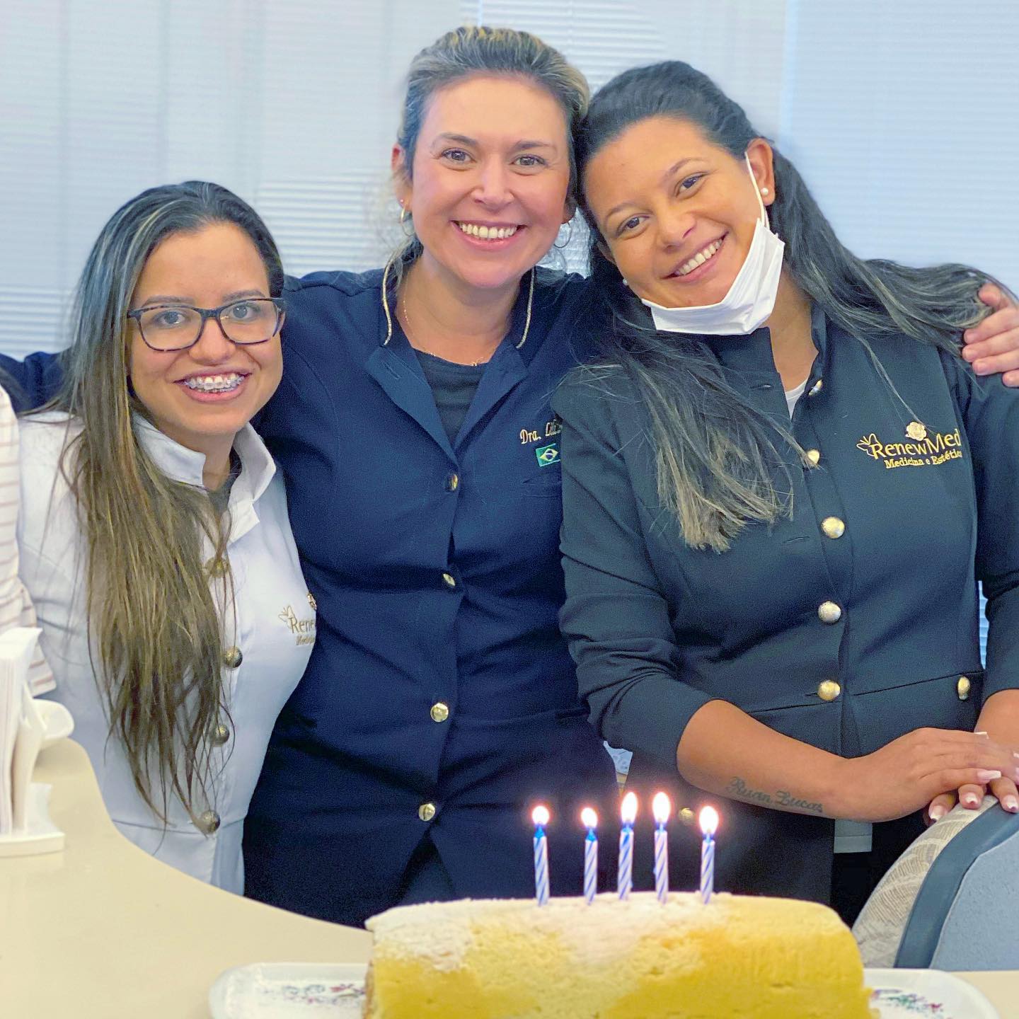 Quando você está cercada das melhores!Parabéns @dra.lilianribeiroo , você é muito especial e querida! Que recebas todo nosso carinho no teu dia e sempre!Toda felicidade do mundo para ti...